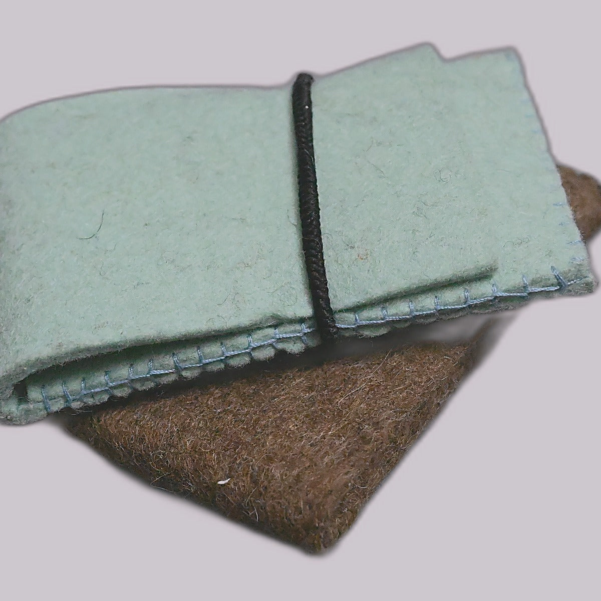 Blattetui Candra Naturstein und Filz